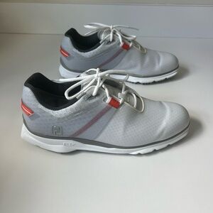The Pro SL Sport Spikeless Men’s Golf Shoe. Size 9. Excellent Condition.